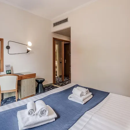 Готель Hotiday Collection - 3*