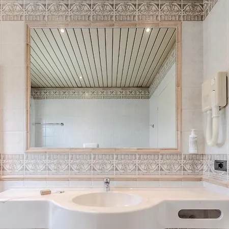 Hotiday Collection - Готель 3*