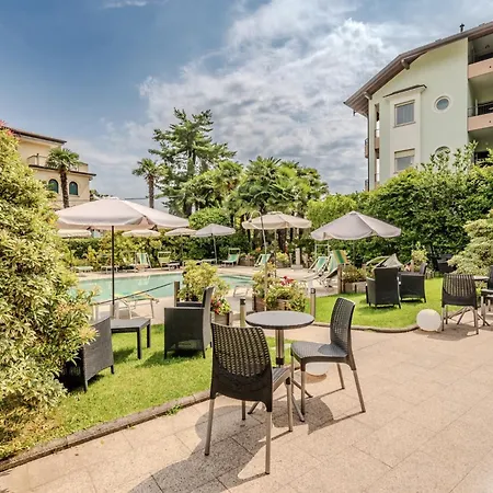 Hotiday Collection - Готель Стреза