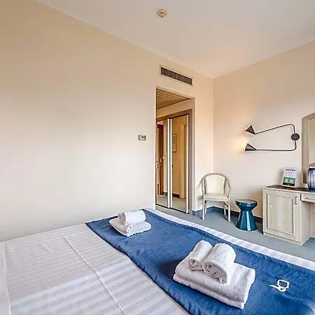 Hotel Hotiday Collection -