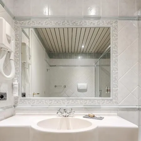 Hotiday Collection - فندق ستريزا