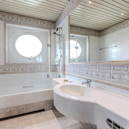 Hotiday Collection - 3*