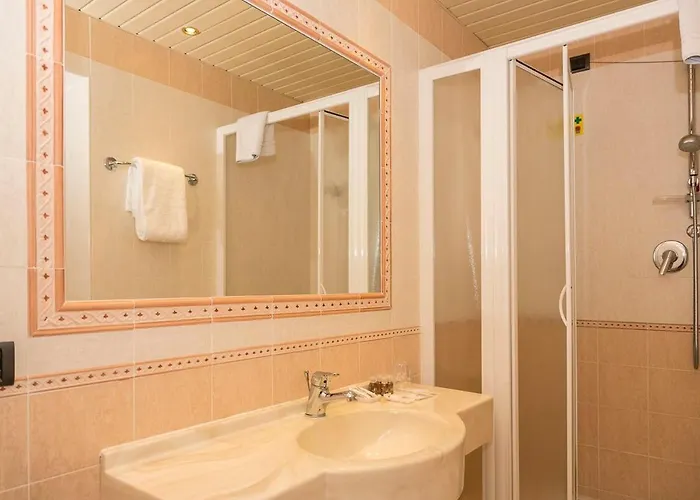 Hotiday Collection - 3* Stresa